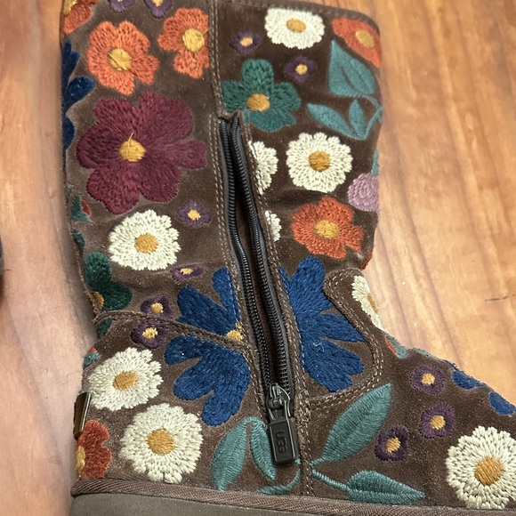 UGG Wahine Floral Embroidered Boots - Picture 8 of 16
